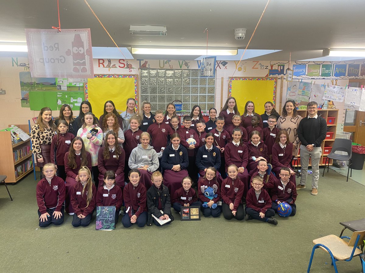 CMoyross's tweet photo. Our fantastic 4th Class paired up with the amazing TYs from @LHCfcj for the
@Narrative4_IRL Story Exchange Programme!๐ฃ๐ฃ#partnership #storyexchange #narrative4 Thanks so much to everyone in Laurel Hill Colรกiste for organising! https://t.co/ZKb9vae2Ed