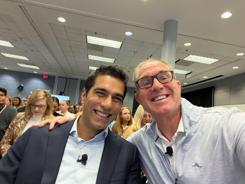 alistairwildman's tweet photo. Happy #CXDay! Kicked off day one of #CXTour yesterday. Snapped a picture with my good friend Thimaya and chatted with Dave, Arvind, and Ash about review process, innovation, career development and mentorship in relation to our Principle Architect program. https://t.co/ui6EFdHLPI