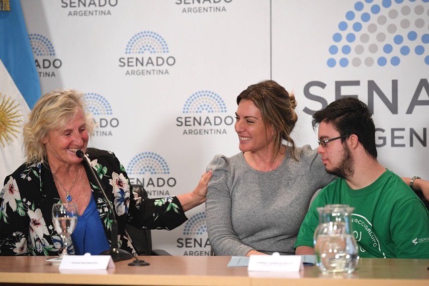 Hoy entregamos una distinción de <a href="/SenadoArgentina/">Senado Argentina</a> a Cecilia Baccigalupo por su trayectoria deportiva y por su gran tarea social con la <a href="/Fundbaccigalupo/">FundacionBaccigalupo</a>. ¡Felicitaciones Ceci! Sos un orgullo y una fuente de inspiración para todos los argentinos.