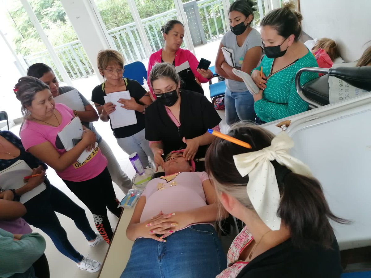 DSIrapuato's tweet photo. ☀️ ¿Sabías que en nuestros #CEDECOM contamos con los talleres de corte y confección, barbería, faciales, manualidades, actividades deportivas, culturales y talleres de capacitación completamente gratis? Acude al más cercano e infórmate sobre los horarios para que te inscribas. https://t.co/nrAkPTAM6d