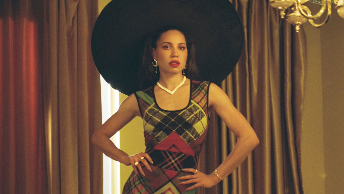 Fall cover star <a href="/jurneesmollett/">Jurnee Smollett</a> is the kind of person you want at your dinner table: Polished and smart, with an old-soul depth that makes the actress and producer truly magnetic. Get to know her and her diamond journey in our cover story.
naturaldiamonds.com/style/jurnee-s…