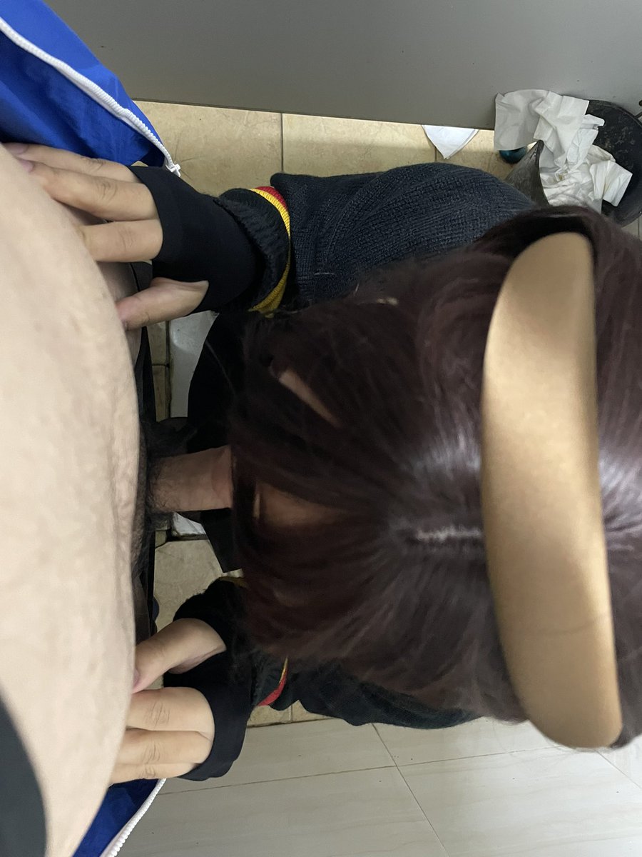 Cucumber_sy's tweet photo. 第一次在公园路边口交，还有第一次在公共厕所口交 https://t.co/rRwImGUvrM