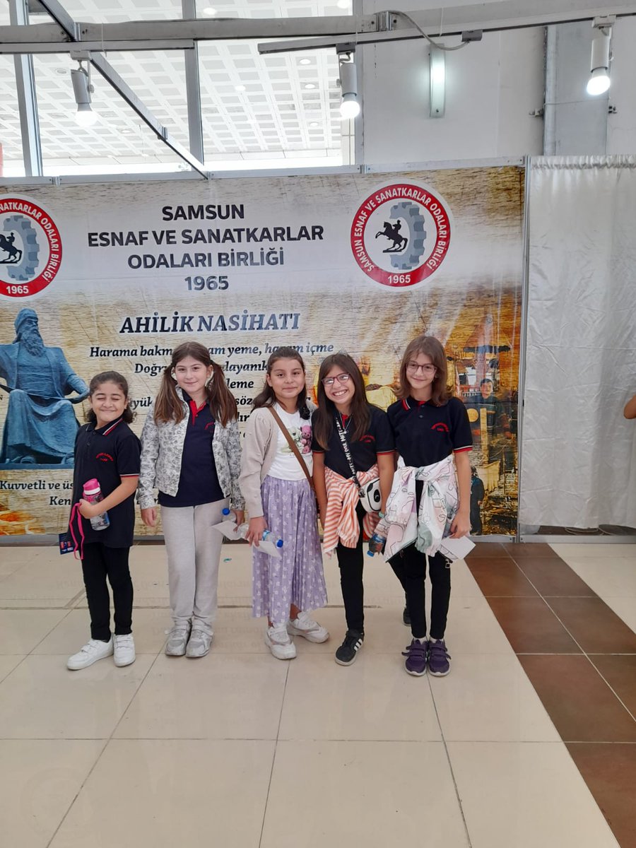 Kitapla buluşmak için Karadeniz 7. Kitap Fuarındayız. "Okumayı bilen bir kimse kendini yüceltme çok yönlü olabilme yaşamını ilginç üstün ve kusursuz yapabilme gücüne de sahip demektir.” diyerek okumaya devam ediyoruz