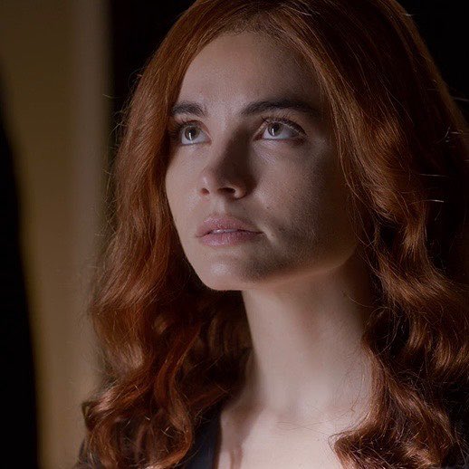 Nuevo still de Anna Maiche como Ivy. #passionflix #wickedseries #tornmovie