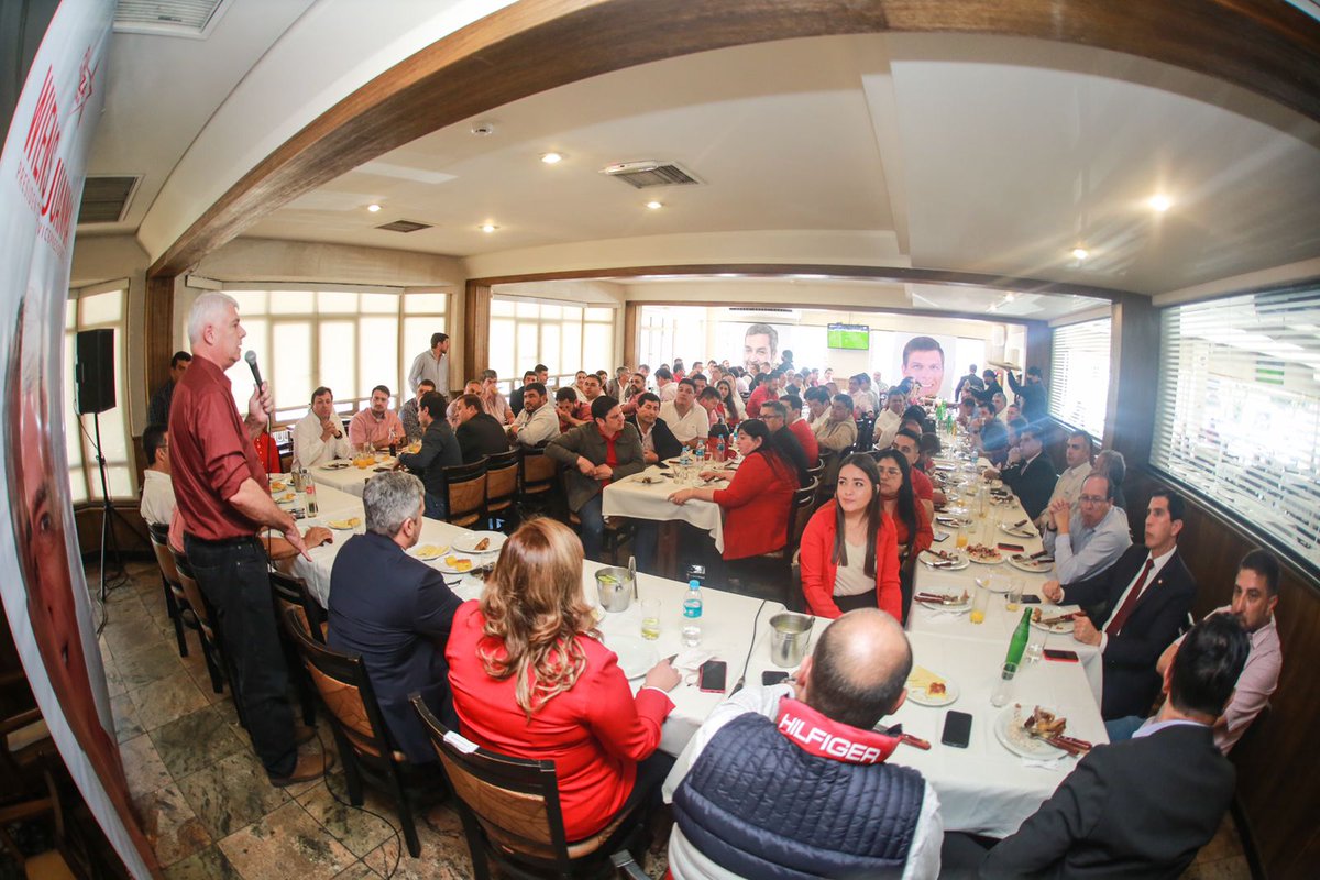 DiffusionOn's tweet photo. 🇵🇾🚩 El Presidente de la República, @MaritoAbdo junto al candidato a Presidente @ArnoldoWiens participan del almuerzo de trabajo con líderes departamentales (intendentes y candidatos a gobernadores, senadores, diputados) de Fuerza Republicana. 

#Lista3 #FuerzaRepublicana https://t.co/t3EcuB91mU
