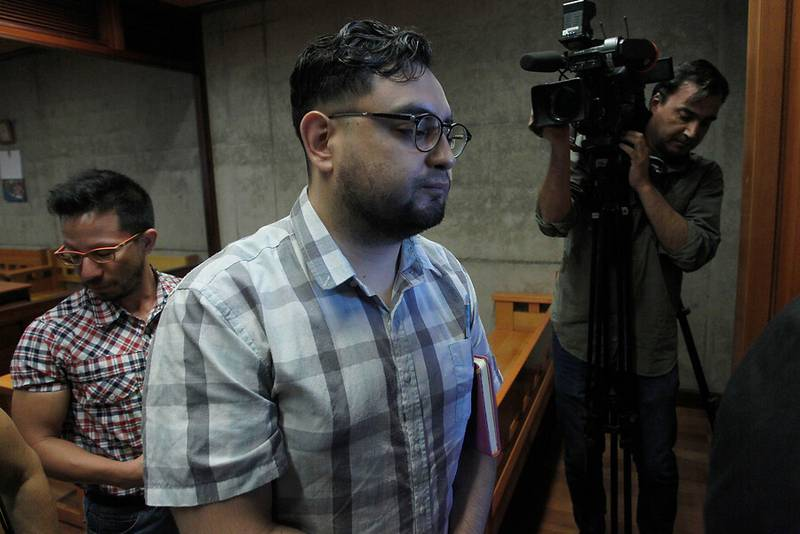 alkponelaspilas's tweet photo. Roberto Campos rompió un torniquete: Fiscalía pidió 8 años de cárcel y estuvo dos meses en prisión preventiva. Andrés Barros Vicuña rompió un grifo. ¿Cómo creen que lo tratará la justicia? https://t.co/C1tiOOXkSj