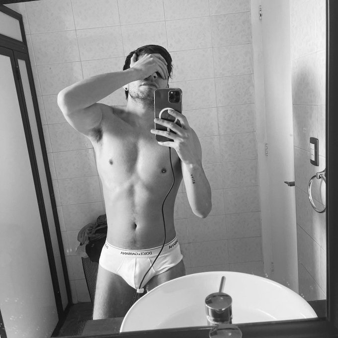 2 pic. ?????? https://t.co/4IVCDo9sWg