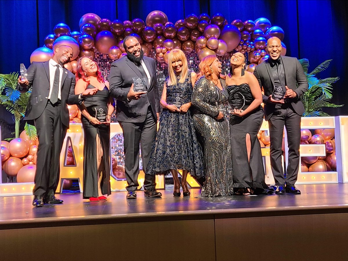 HillsideHS's tweet photo. Black SEL HUB, honored 12 people from 2021-2022 for their work with social and emotional learning. The honorees varied from Superintendent's, Non-profit CEOs, Principals, and activist within education. It also included, our very own, Professor Jahara Davis!!! #HillsideElevates https://t.co/RFROraIlAV