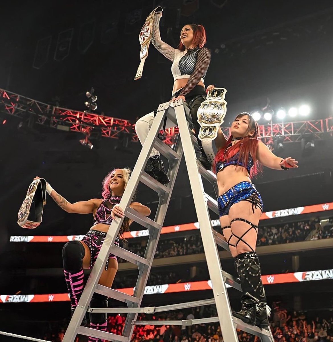 4HWGreatness's tweet photo. On top of the world!!! https://t.co/OPLSHQmv79