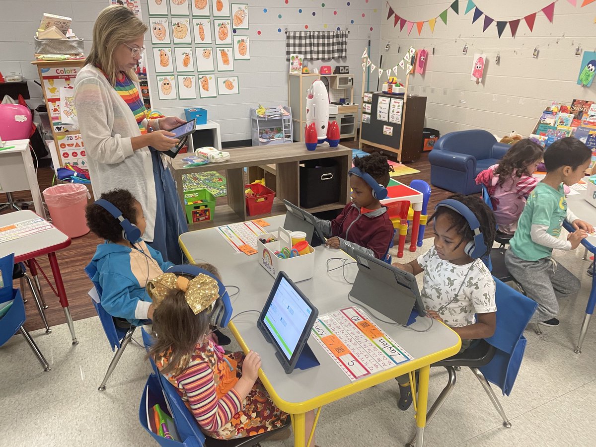 Tt is for Taco Tuesday ⁦<a href="/BESPreKLife/">Abby Bowden</a>⁩ ! Students writing all the things they love! Mommy’s were number one! ⁦<a href="/BESBartlett/">BESBartlett</a>⁩ #NoPlaceIdRatherB