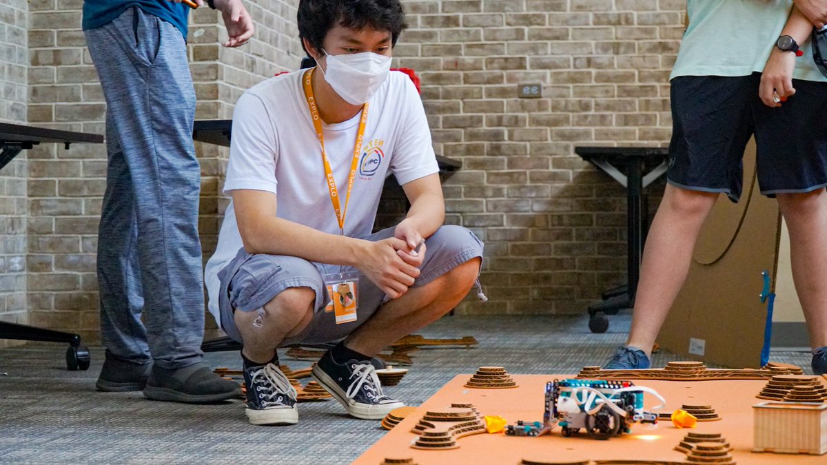 EXPLOLive's tweet photo. Far out! #EXPLOSenior students programmed and guided their own Mars rovers in this summer’s Robotics - Mars Exploration course.
#EXPLOSummer #EXPLO22 #WorldSpaceWeek #MarsRover #Space #HandsOnLearning https://t.co/dBDnbcVAjl