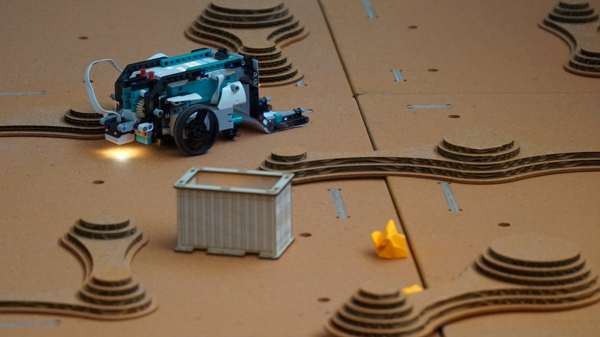 EXPLOLive's tweet photo. Far out! #EXPLOSenior students programmed and guided their own Mars rovers in this summer’s Robotics - Mars Exploration course.
#EXPLOSummer #EXPLO22 #WorldSpaceWeek #MarsRover #Space #HandsOnLearning https://t.co/dBDnbcVAjl