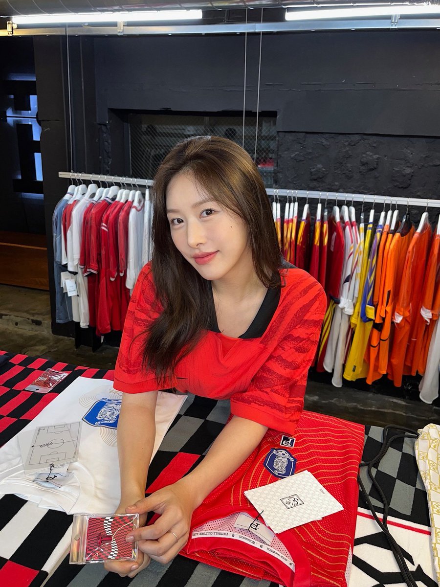 abouteuijin's tweet photo. [📸] #Hezz_pic on twitter 

Hezz Day D-4 👀💗

#Hezz #헤즈 #Hezz_Churup
#Churup #홍의진 #HONGEUIJIN https://t.co/kJekgs6xMf