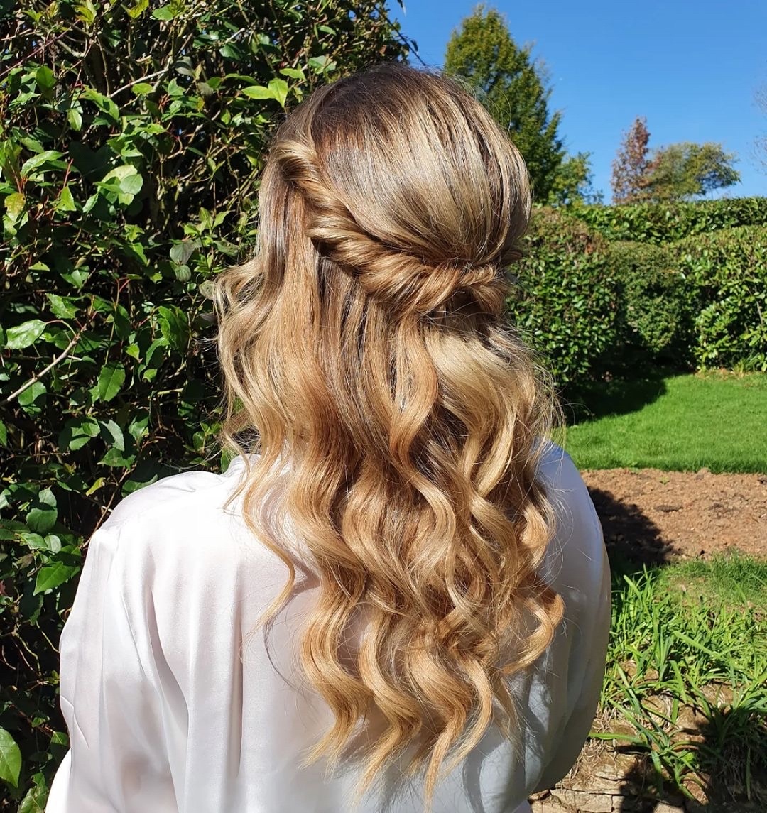 zenluxuryhair's tweet photo. Wedding Day Ready 👰‍♀️
Posted @withrepost • @natalieewenshairandbeauty The most stunning bride 💗

Of course using @zenluxuryextensions for thickness and length

#zenhair #zenhairextensions #zenluxuryextensions #hairextensions #bridalhair #bride #bridal #weddingday #weddinghair https://t.co/6kdc2gOvF2