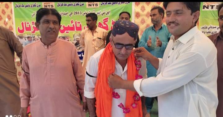 JavedLeghar's tweet photo. اين ٽي ايس 2013جا پاس اميدوار ڪراچي پريس ڪلب اڳيان ڪيترن ئي ڏينهن کان مرڻ گهڙي تائين بک هرتال ڪندي ٻئي طرف حڪومت خاموش تماشو بڻيل https://t.co/CjheLaBU7A
