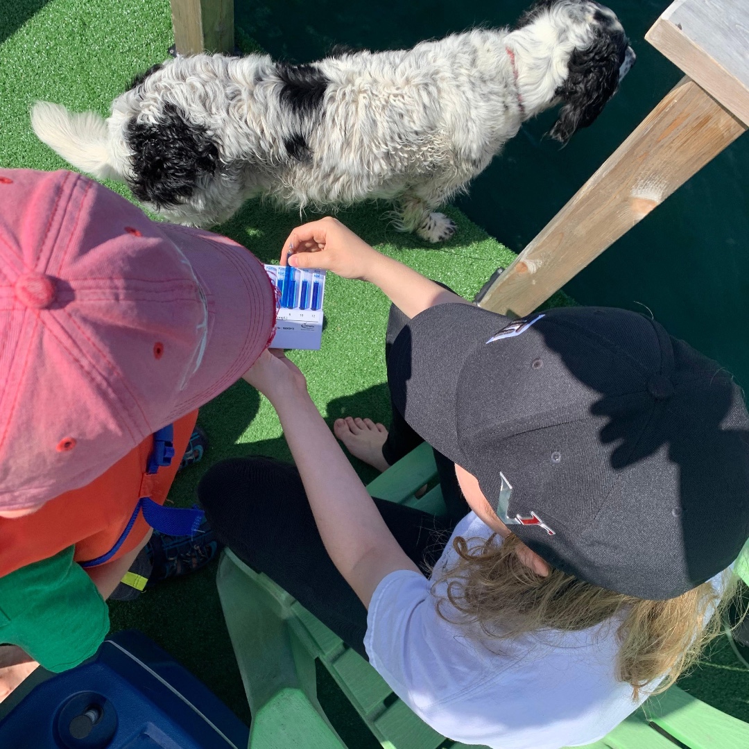 water_rangers's tweet photo. As a kid, did you know what "dissolved oxygen" meant? How about conductivity, pH, or "water quality"?
Neither did we!
Thanks to @NSERC_CRSNG's #PromoScience program, we're teaching youth about water science early. We can't wait to see what this means for our planet's future! https://t.co/DyBIBu4bWg