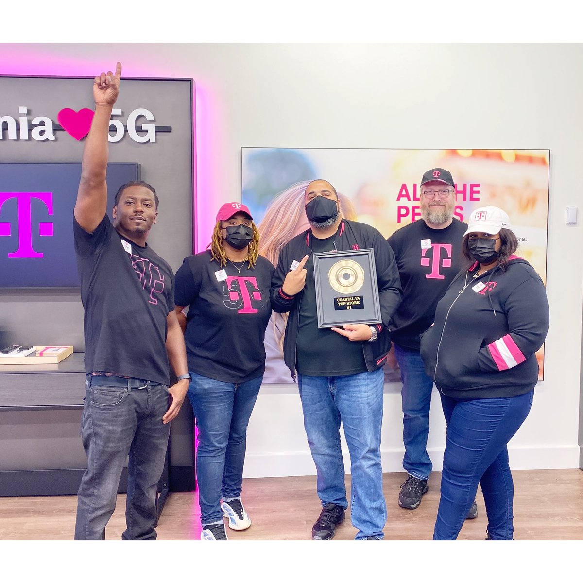 ......AND the #EMPIREAWARD for Consumer Phones goes to none other than PTOWN Crushing it at 122% MTD AUG. #1 in #CoastalVA. #ThePowerHitters <a href="/SellPhones4/">EB</a> <a href="/biggfunn10/">Antonio Bradby</a> <a href="/AmrWahba1080/">Amr Wahba</a> #thecrown👑💕