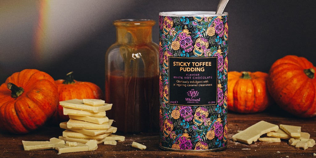 It's Sticky Toffee Pudding White Hot Chocolate season☕ With creamy white chocolate, decadent flavours of toffee and caramel, and just a hint of spiced dates, this morish treat is sure to be added to your autumn favourites. Try it now: bit.ly/3LT7y4i