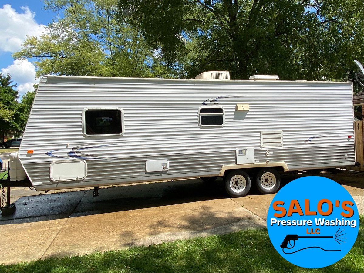 SalosWashing's tweet photo. Only if you could’ve seen before, but anyway, it’s looking kinda clean now!

📞 (937) 903-7946 

#PressureWashing #PowerWashing #CamperWashing #RVCleaning https://t.co/TvM08Y9oW8