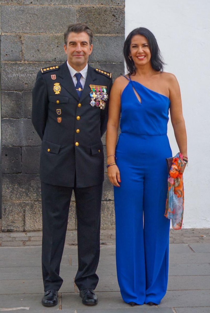 evebruler's tweet image. En celebración de los #SantosÁngelesCustodios junto al comisario jefe provincial de la Policía Nacional.

#misa #Seguridad #policialocalSC @policia