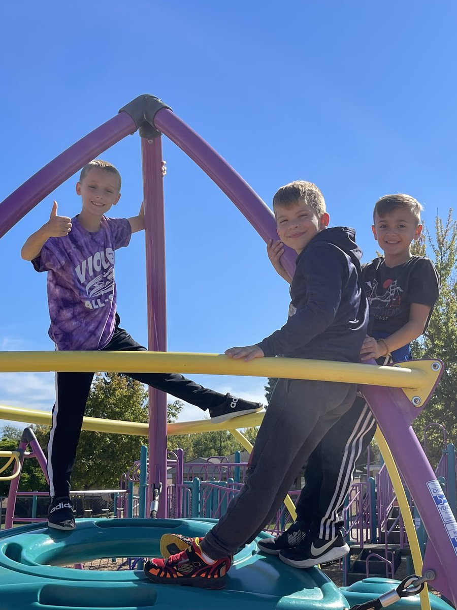 mrshoehing3's tweet photo. @mrshoehing3 @VioletAllStars are enjoying this beautiful fall 🌞 day! #recessrocks #happykids #puremichigan https://t.co/5xxh2FaUDC