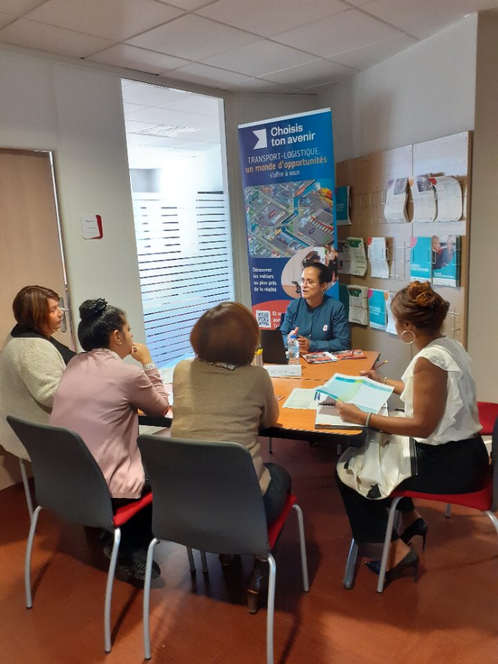 fdeschamps28's tweet photo. #UIMM,#UMIH,#CAPEB,#FESSAD,#AFT, conseillers #pôleemploi, #missionlocale,#capemploi réunis ce jour à #chateaudun🤝 🎯objectifs : 1️⃣ orienter, 2️⃣ former 3️⃣ recruter 4️⃣fidéliser 👍@poleemploi_RCVL @F_Gaussens @TualXavier @28_milos https://t.co/yYH6831z0B