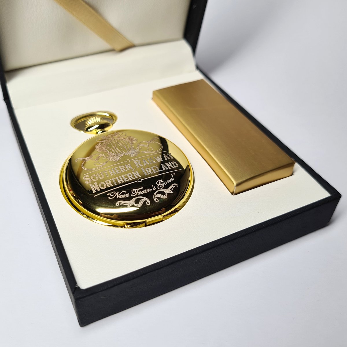 PhotograFixUK's tweet photo. These shiny new SRNI pocket watches are due into stock in November!  

Pre-order yours today: https://t.co/iHzFPYKuKu

Film authentic option (run over by a train) also available for only £50 extra...

Next Train's Gone!

#OhMrPorter #WillHay #Railways #PocketWatch #SRNI https://t.co/LMI7oFqPl8