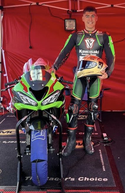 drbull261's tweet photo. ⁦@BemseeOfficial⁩ 600  championship 2022 ⁦@JamesBull37⁩ @OfficialBSB⁩ supersport 600 2021 great bike thank you ⁦@dbraceservices⁩ for all your help and support 🏆🏆🏆 https://t.co/63KKcRRn3C