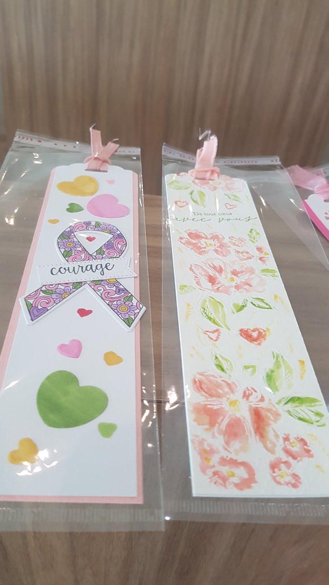 2 marque-page pour 🎀 faits avec le ❤ au profit de l Institut Curie ce jour a l atelier de <a href="/LaurBeauvallet/">Laurence Beauvallet</a>  et @AXAMarly Merci pour l organisation et la qualite de l atelier #AXAAtoutCoeur @AXAOctobreRose <a href="/AXAFrance/">AXA France</a> <a href="/Magali_Dlv/">M de la Villefromoy</a> <a href="/DelphineCr/">Delphine Creusot🏇</a> <a href="/Julie_Barbey/">Barbey Julie</a> <a href="/LescatC/">Lescat Clément</a>