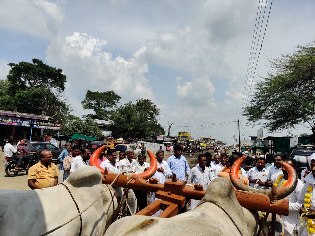 PadayatraW's tweet photo. मुकरामाबादमधे पदयात्राचे स्वागत. Maharashtra Padayatra. https://t.co/20a1RcrWSd