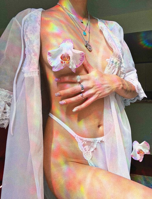 made in heaven 🌥 https://t.co/CWfCmRhzKl