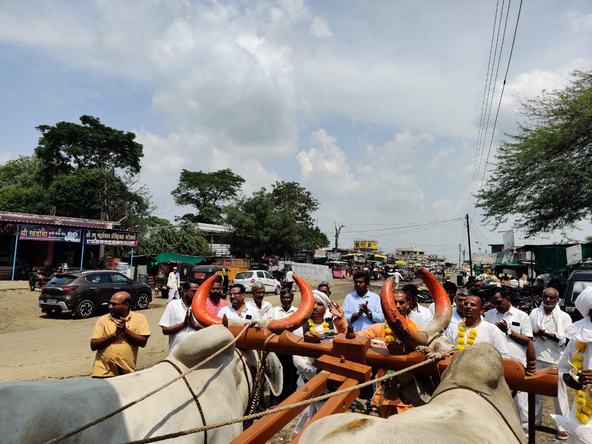 PadayatraW's tweet photo. मुकरामाबादमधे पदयात्राचे स्वागत. Maharashtra Padayatra. https://t.co/20a1RcrWSd