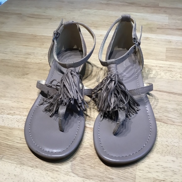 ThriftMoon's tweet photo. So good I had to share! Check out all the items I'm loving on @Poshmarkapp #poshmark #fashion #style #shopmycloset #george #lizclaiborne: https://t.co/w0mxKC45wV https://t.co/9wbFFKD3Ux