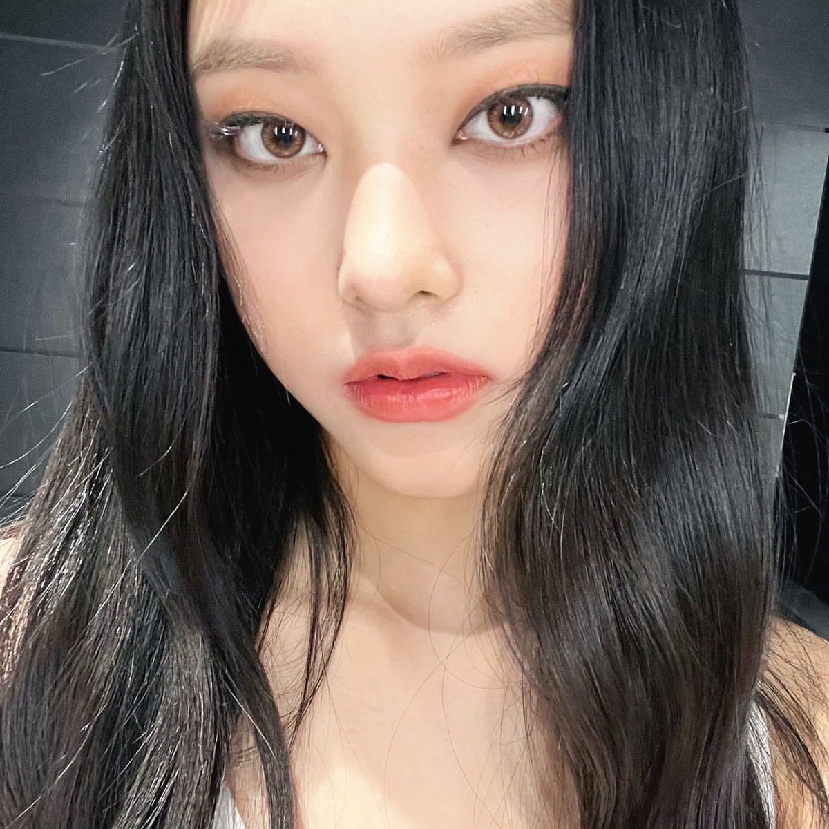 if this is haerin...           then who is this ?