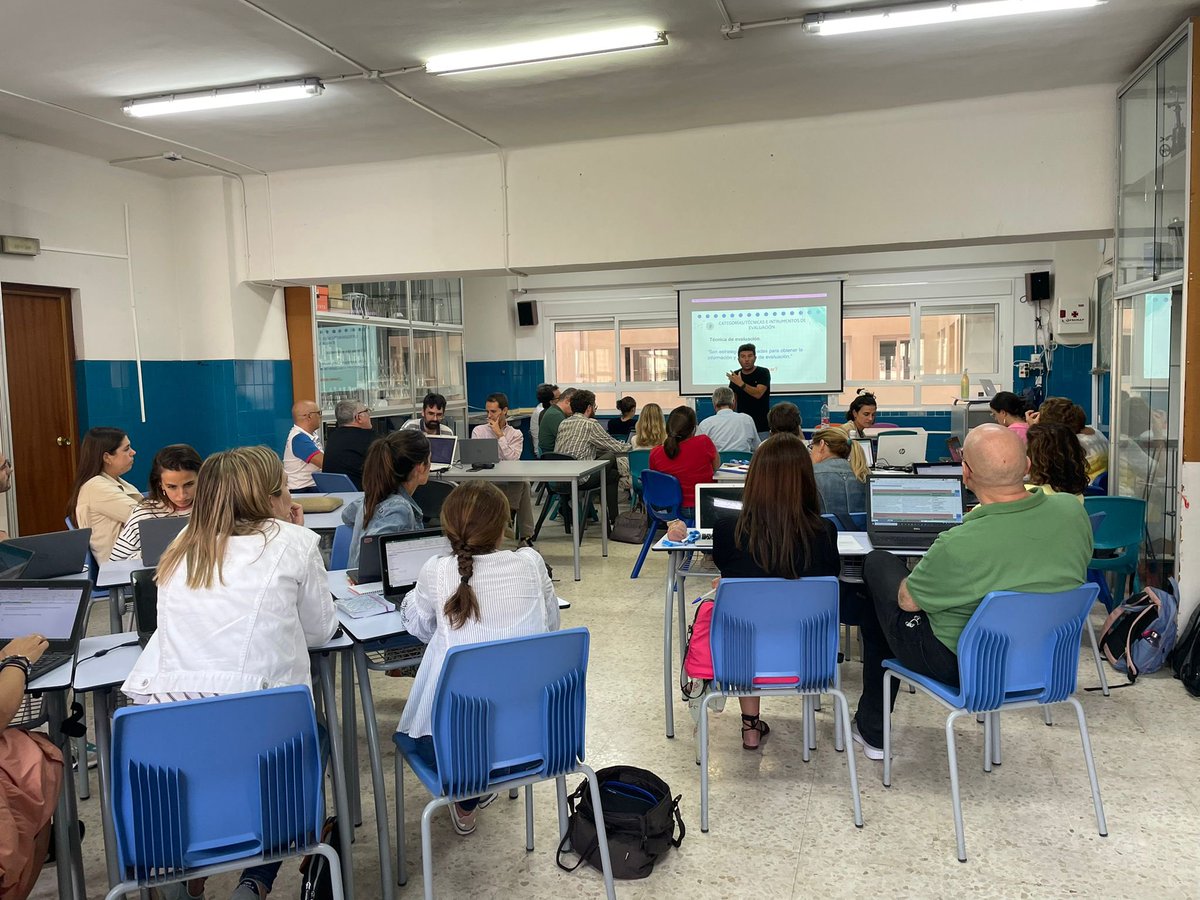 Tarde de #formación con @SrGautier de nuestro claustro de ESO-BAC sobre 'Situaciones de Aprendizaje: programación y evaluación' en #LOMLOE. Seguimos dando pasos en el desarrollo de nuestras programaciones de l nueva Ley Educativa. @educacionenmlg @EducaAnd #maristas #masqueaulas