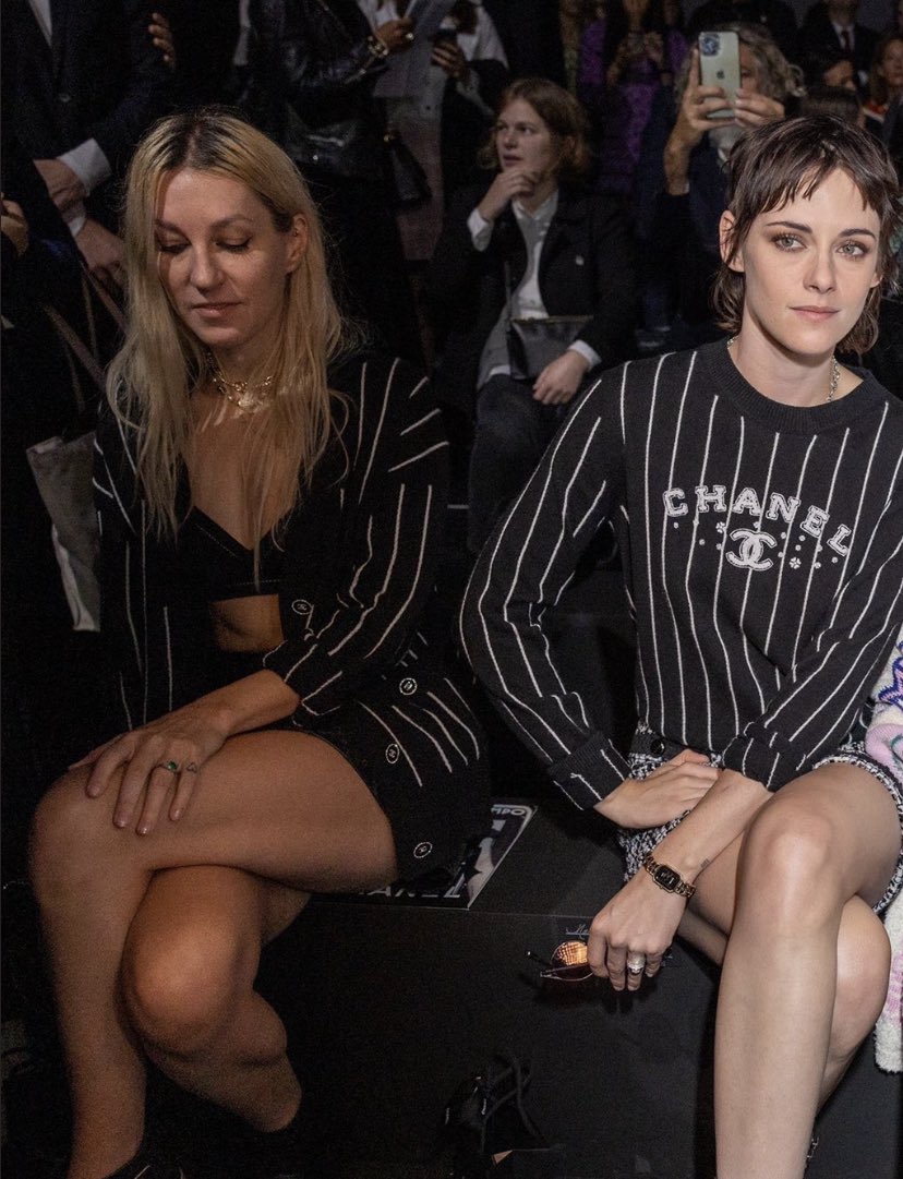 Looking very respectfully ... speculating a little bit about the rings - only for fun 💍💍