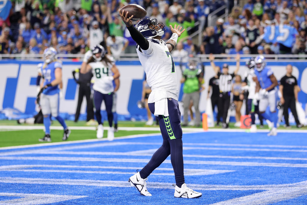 JeffKerrPHL's tweet photo. Geno Smith facing man coverage this season

21-of-31, 292 yards, 4 TD, 0 INT, 137.4 rating (leads #NFL)

#Seahawks https://t.co/vncDOEvlQP