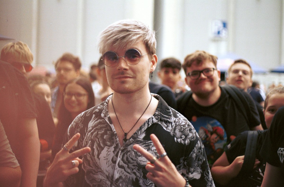 MrChrodo's tweet photo. Danke dafür, @iBlali! / Ali!

War echt nice mal mit dir kurz zu schnaken, so nach über elf Jahren. :O

#Gamescom22

(Ich bin so lahm darin, meine GC-Fotos zu entwickeln, zu schneiden, rendern und hochzuladen.) https://t.co/tJzDNSyVJK