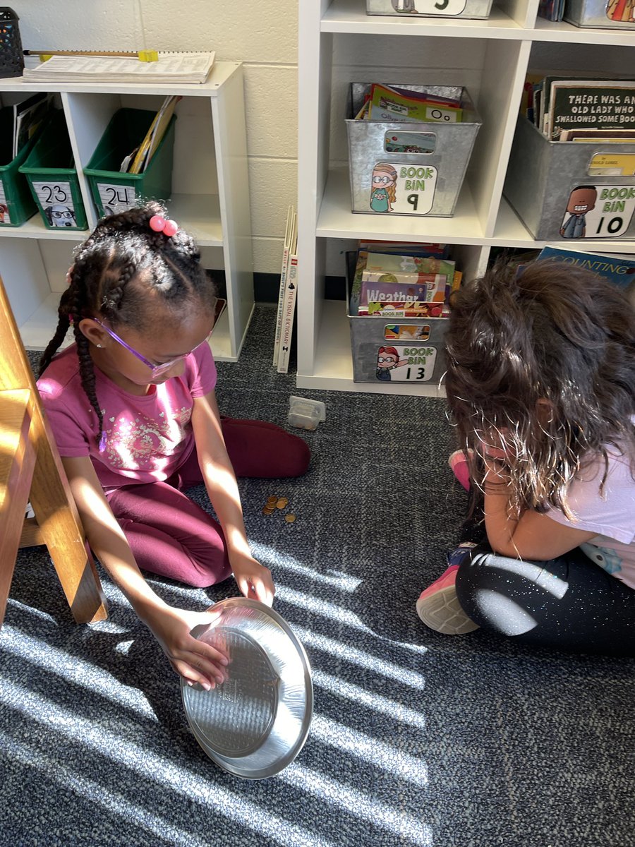 KristynSoldan's tweet photo. Learning ways to make 10 with the Penny Plate game @ctlbulldogs #osd135 https://t.co/yvwbDY7epn