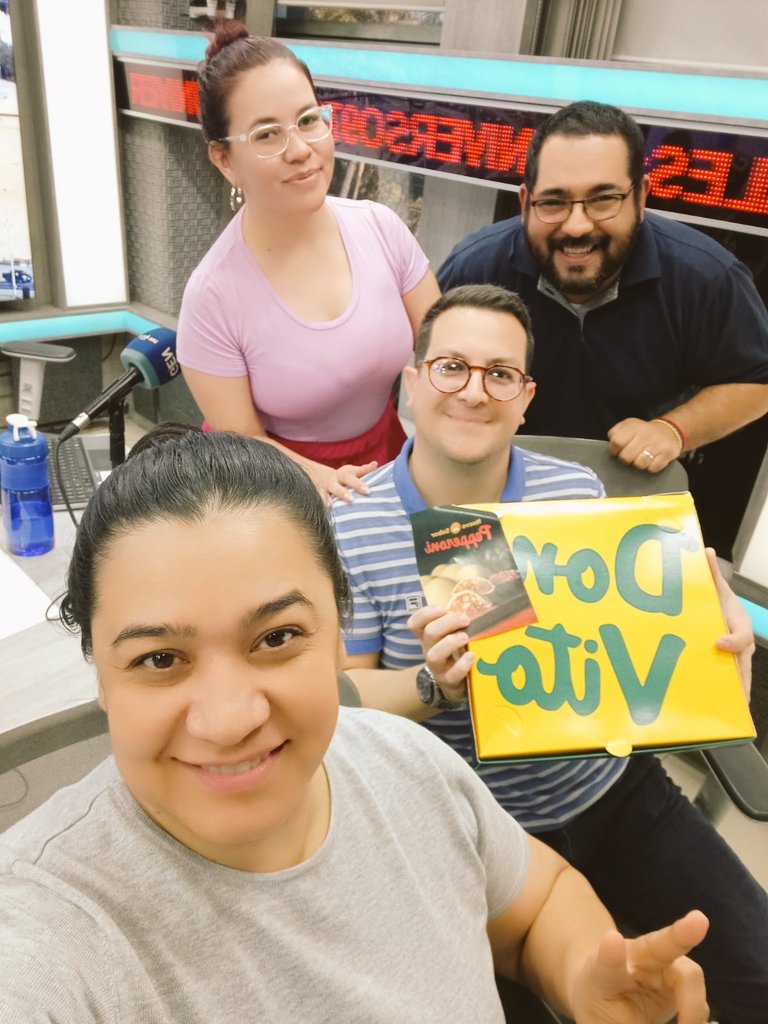 Nosotros hoy en <a href="/Universo970py/">Universo 970 AM</a> estábamos pendientes del pronóstico del tiempo, tremendo el fenómeno anunciado en el Shopping Mariano, a las 18hs lluvia de empanadas de <a href="/DonVitoPY/">Don Vito</a> 😃🥳
Prueben el nuevo sabor, pepperoni 🤤