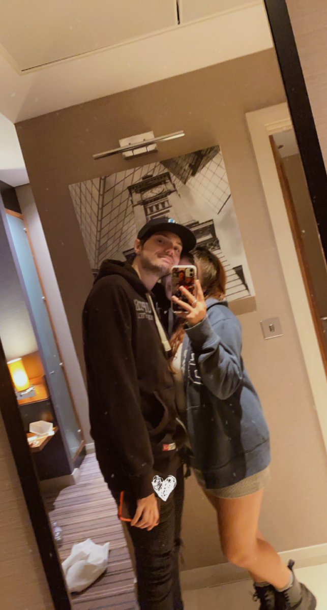 ejmxbackup's tweet photo. #NationalBoyfriendDay ❤️ https://t.co/hZVO9oCDCo