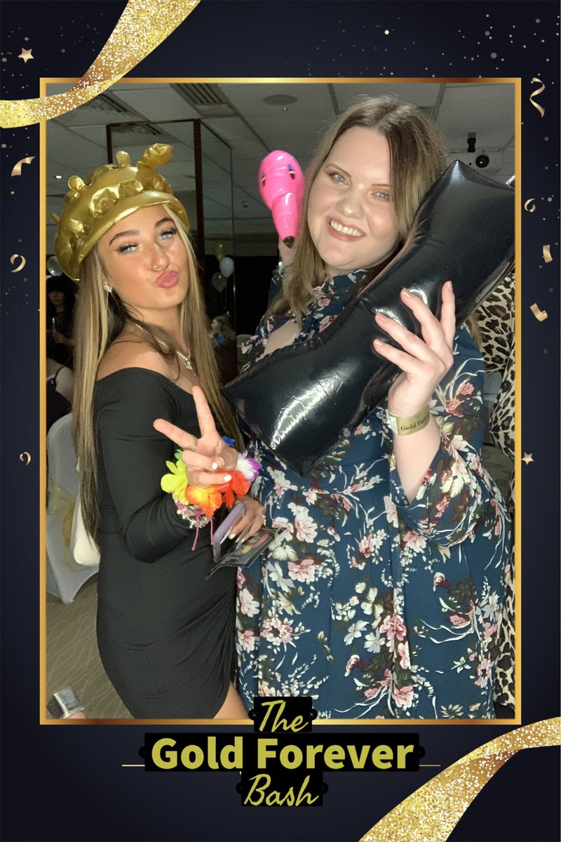the photo booth at the #GoldForeverBash was so fun🥺 : youtu.be/UjQDfkPX7ho