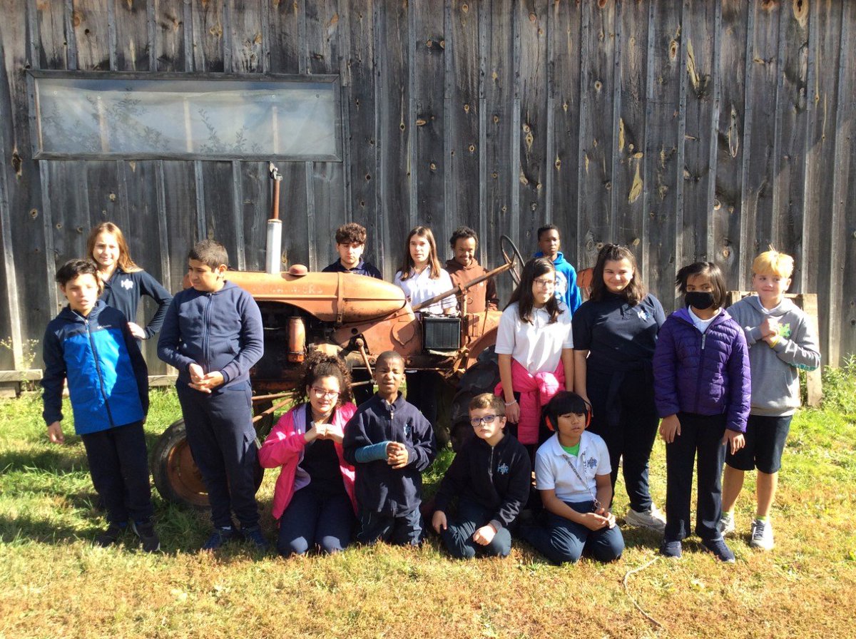 NatachaMoniz's tweet photo. What a great day for picking and eating yummy apples. Thank you Applevale Orchard, we had an amazing time. Can’t wait to make our apple tarts. @MrsAdams @HolyRosaryM #Unstoppable https://t.co/O5fkVojgA9