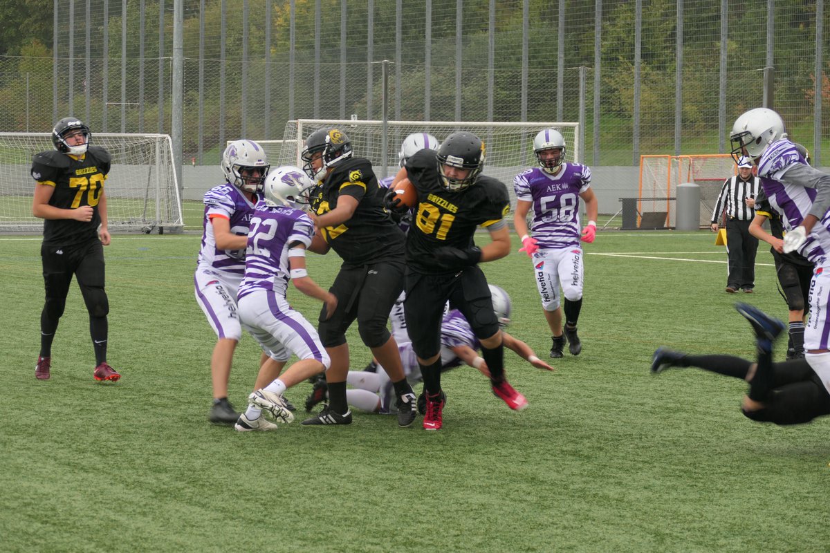 Bern Grizzlies (@berngrizzlies) on Twitter photo Highlights vom letzten U16-Juniorenspiel für diese Saison. Die Grizzlies haben sich gegen die <a href="/afcthuntigers/">AFC Thun Tigers</a> mit 0️⃣0️⃣:3️⃣4️⃣ geschlagen geben müssen. 🏈
Alle Fotos gibt's auf grizzlies.ch/gallery
#BernGrizzlies #AmericanFootball #U16 Highlights vom letzten U16-Juniorenspiel für diese Saison. Die Grizzlies haben sich gegen die <a href="/afcthuntigers/">AFC Thun Tigers</a> mit 0️⃣0️⃣:3️⃣4️⃣ geschlagen geben müssen. 🏈
Alle Fotos gibt's auf grizzlies.ch/gallery
#BernGrizzlies #AmericanFootball #U16