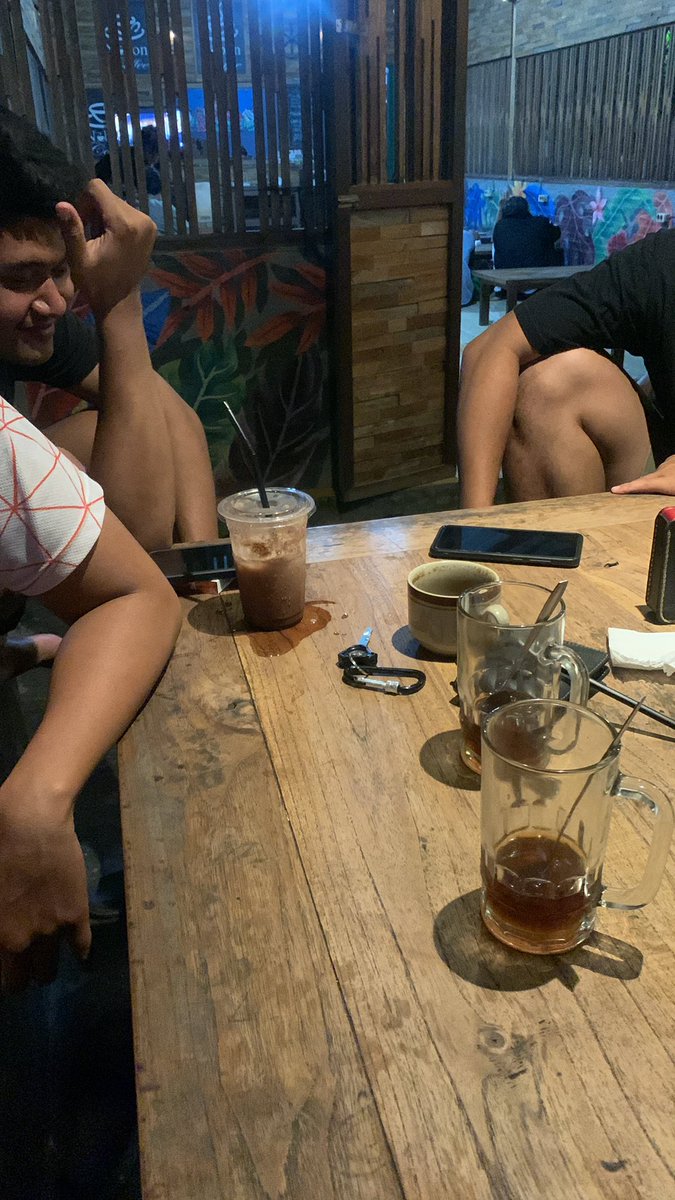 ZPrimusa's tweet photo. Di saat aku mulai pringas pringis, disitu lah rokok sampoernamu mulai menipis https://t.co/CS25iIBvYf