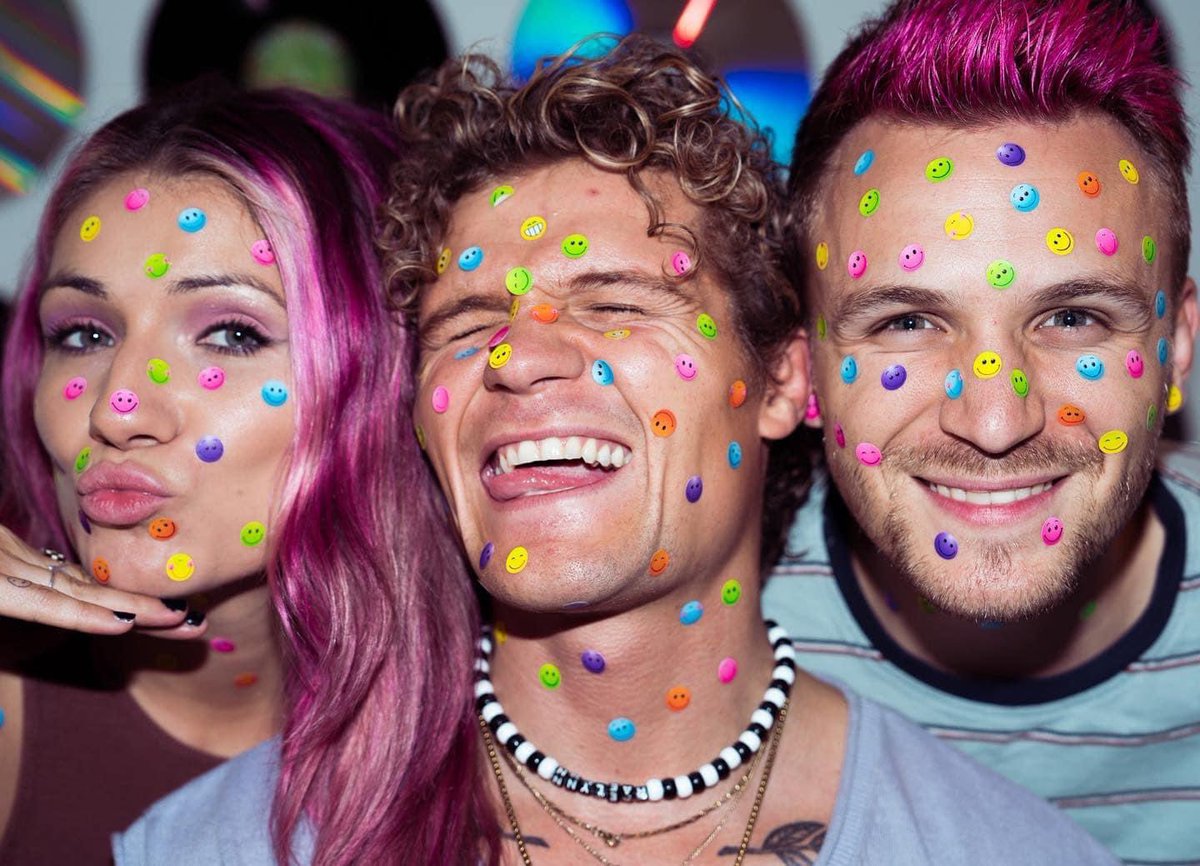 My final VIP Guests on Fridays show from 6pm will be <a href="/wethreemusic/">WE THREE</a> they will be catching up from their U.K. tour venue live on the show so u can drop yr messages below and I will do my best to read them all out ! U can tune in to <a href="/hailshamfm/">Hailsham FM</a> via smart speaker, radio app/website