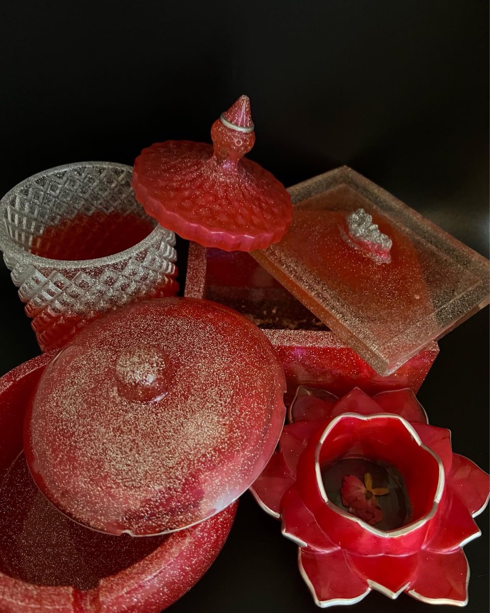 countzcreations's tweet photo. Check Out This Resin Vanity Set  
#resincrafts #micapowder #resinartist  #resinmolds https://t.co/Q35HRVRDe6