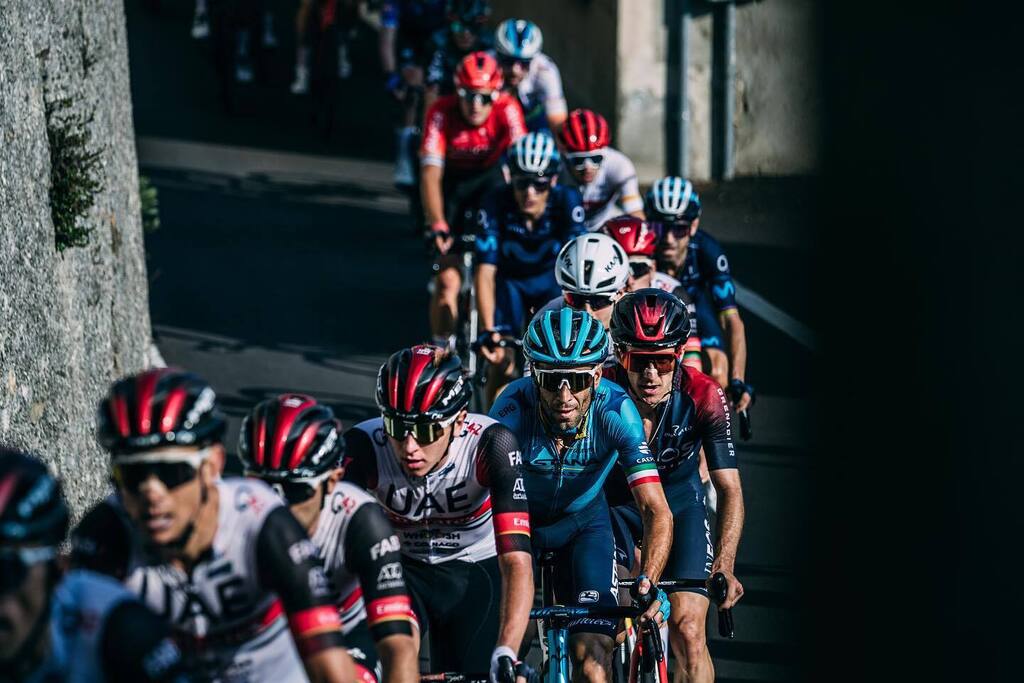 tornanti_cc's tweet photo. Up and down the hills and valleys of Varese 📈📉
. 
#trevallivaresine #procycling #roadcycling #fallclassics https://t.co/M0s0SDeCar https://t.co/GuCyKEQQ5X
