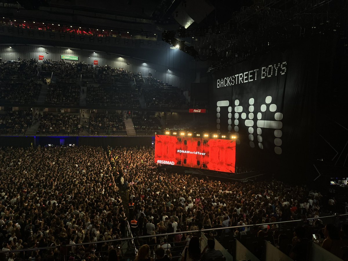 MovistarArenaEs's tweet photo. ¡Ambientazo en el #WiZinkCenter! A punto de arrancar… 

#BSBMAD #DNAWorldTour https://t.co/ncF3hGQiQB