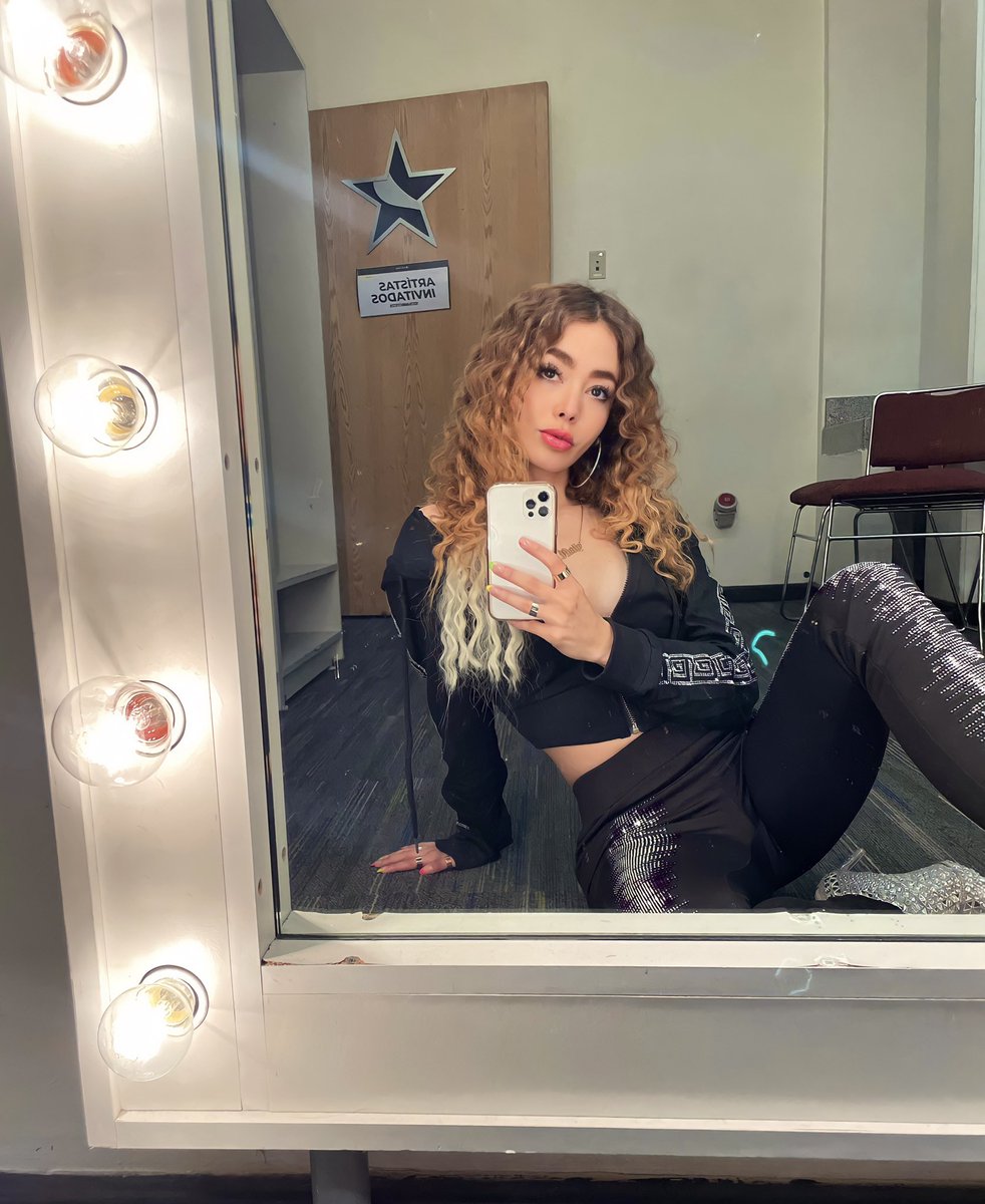 nellyBurGuette's tweet photo. Si te va bien ora.
Si te van mal ora.
Dios es la clave del éxito ✨🎤 https://t.co/tKTde3Yn2y